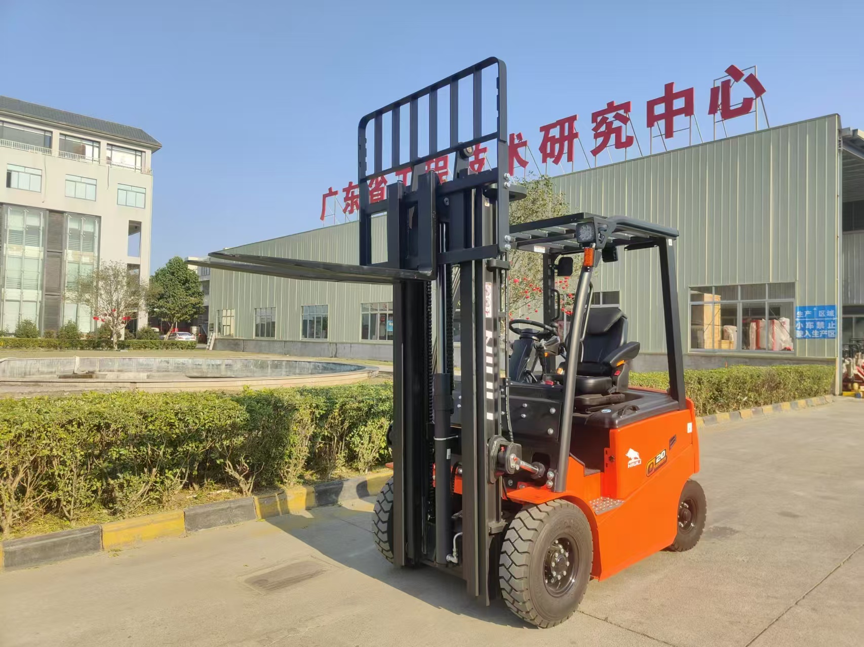 Electric Forklifts Electric Forklifts