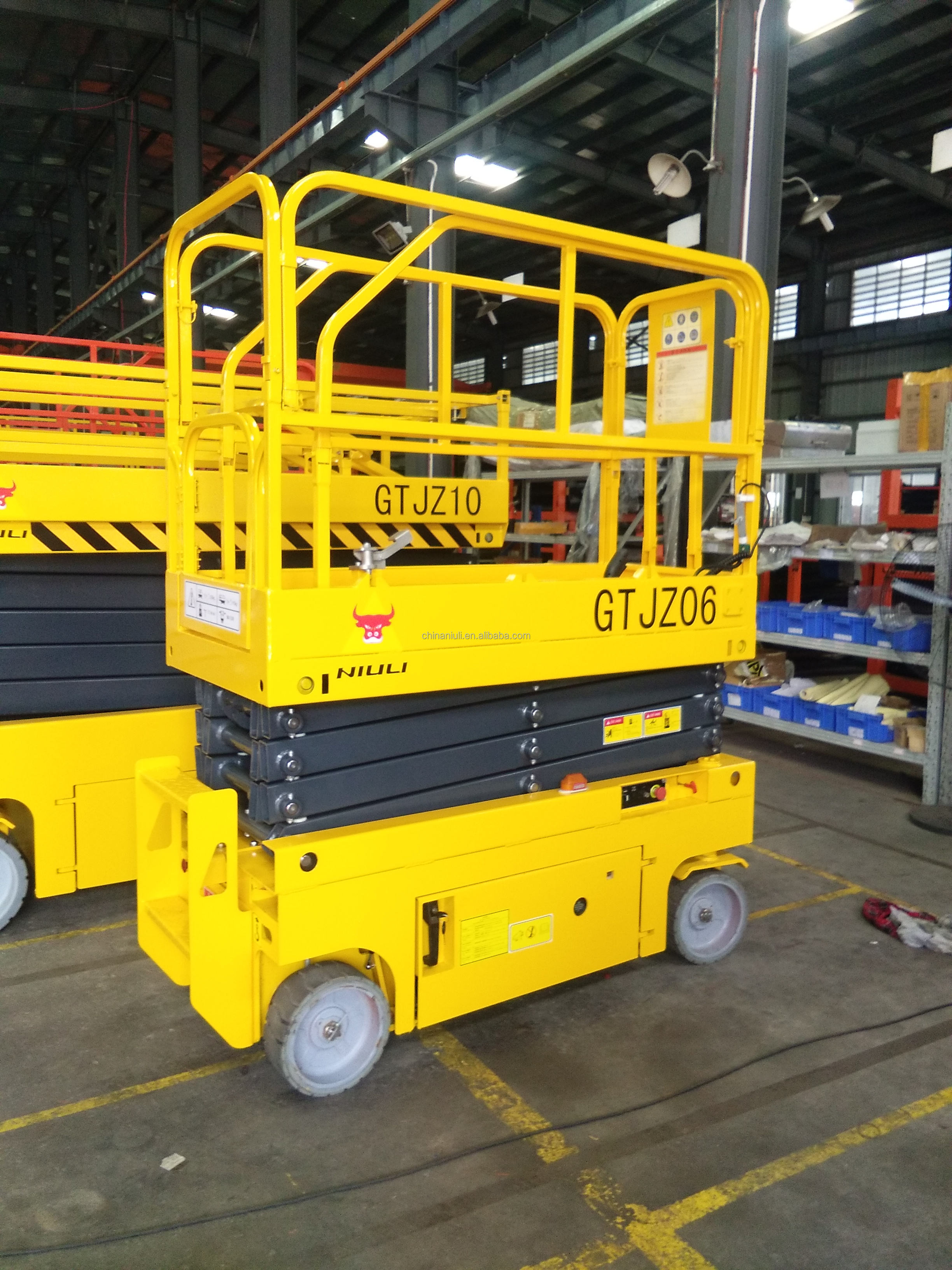 self propelled scissor lift table