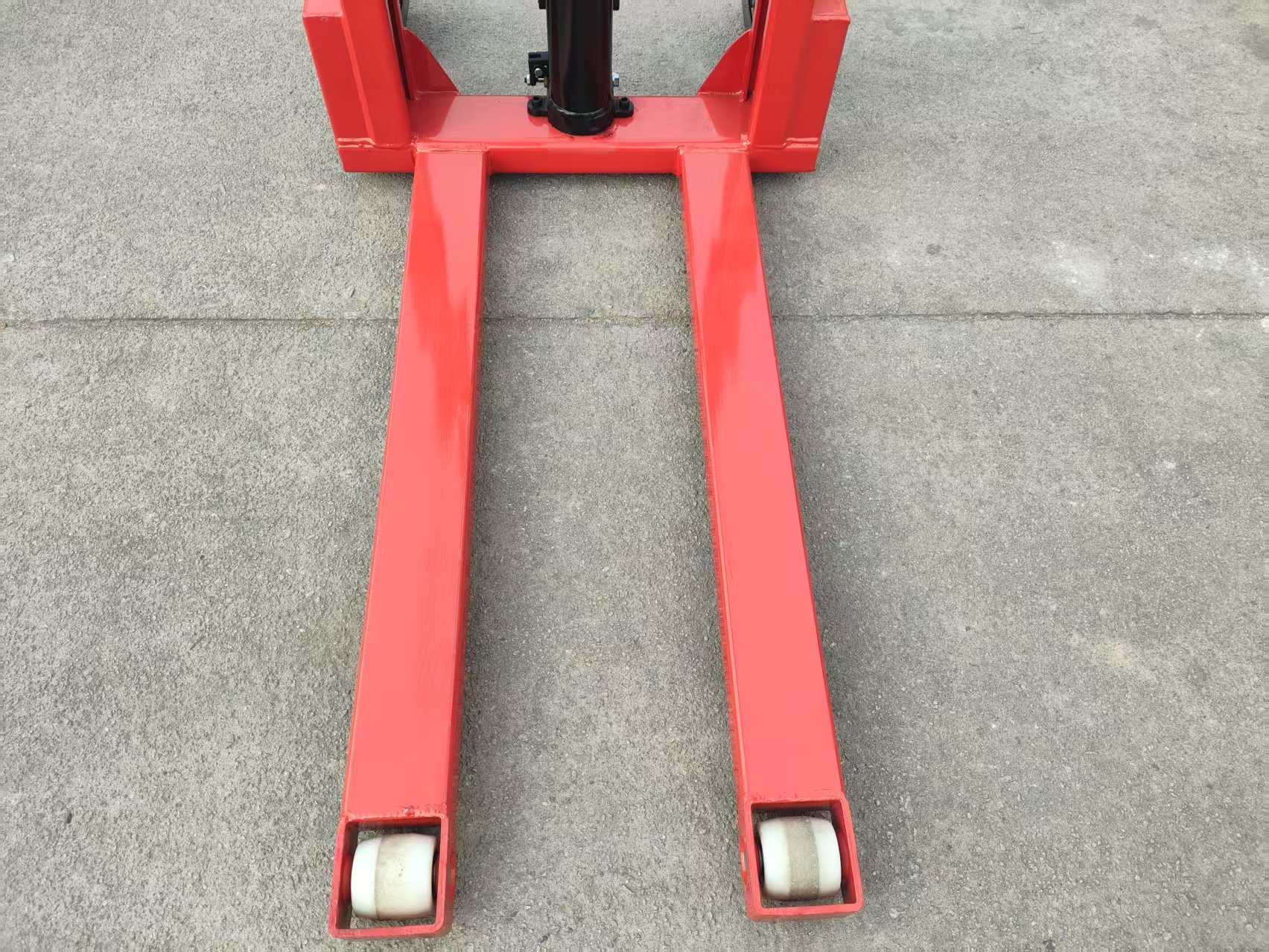 ストラドルパレットスタッカー