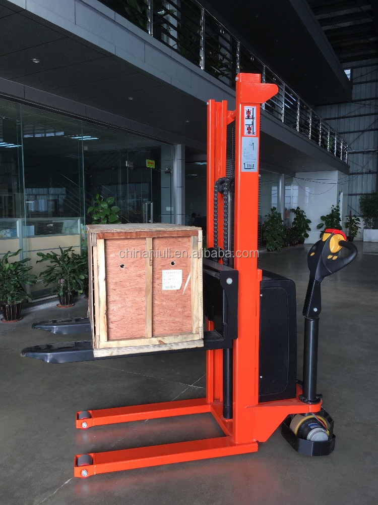 Self-propelled Electric Stacker