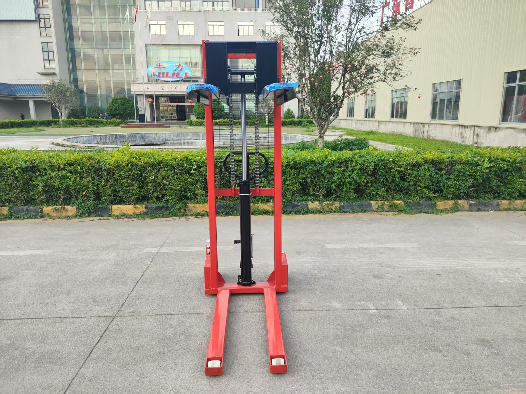 How to Choose a Suitable Pallet Stacker？