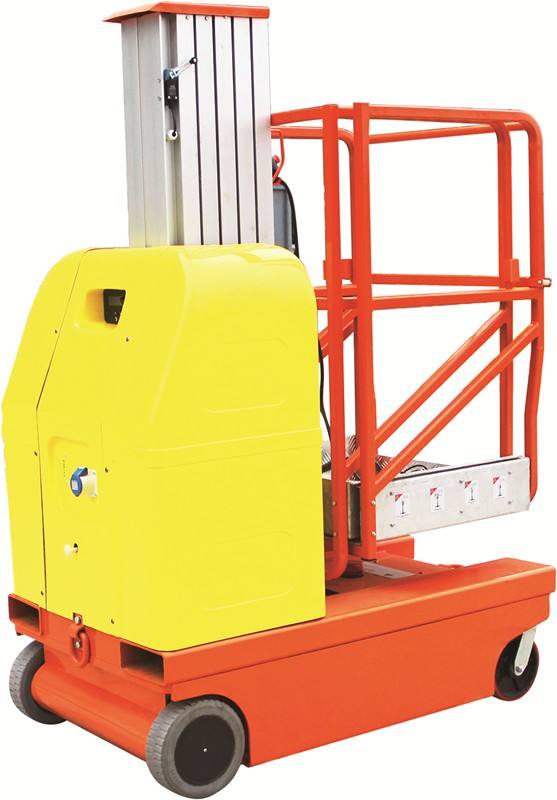 การฝึกอบรมรถบรรทุกหยิบสินค้า