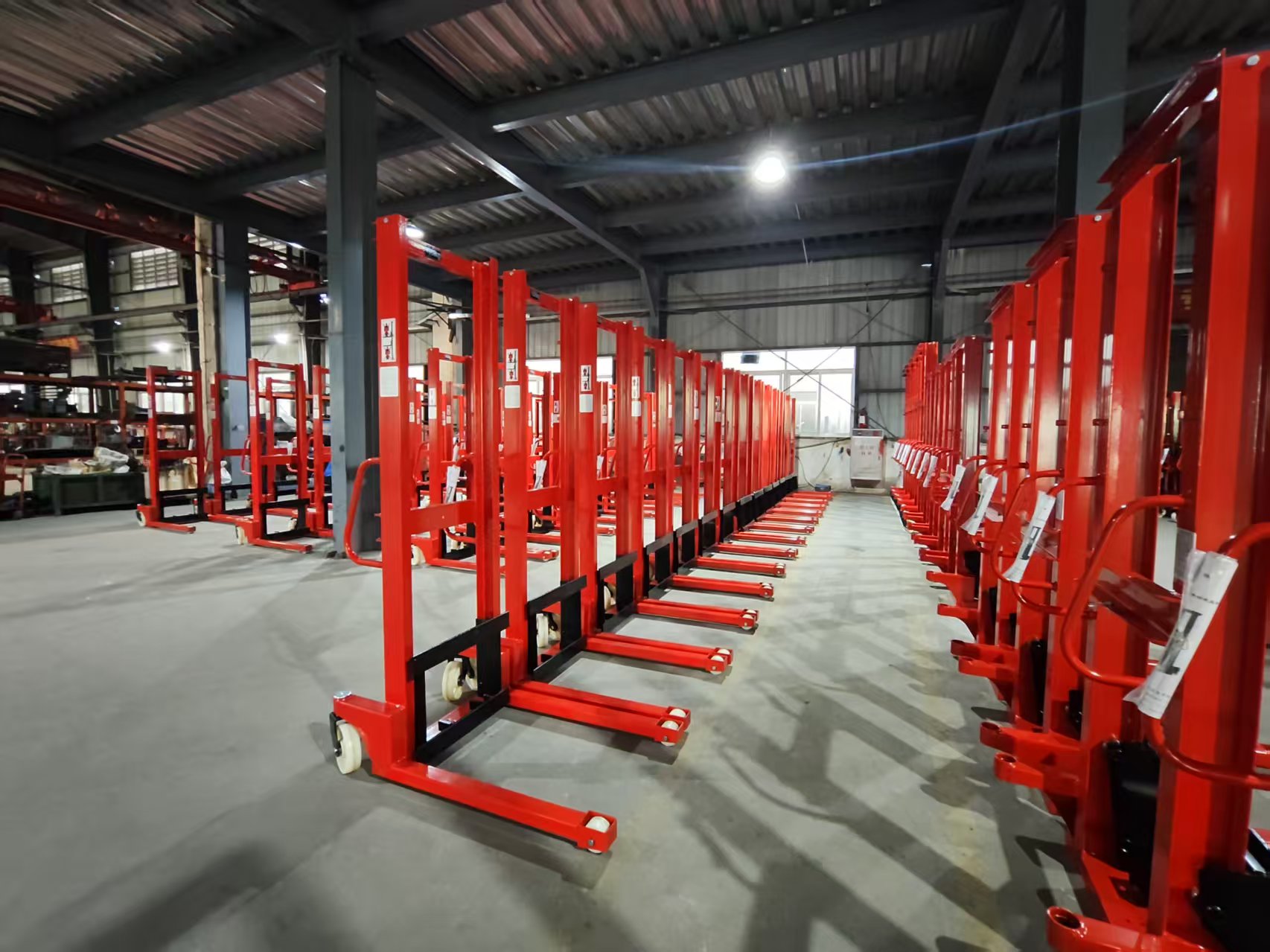 How to Optimize the Use of Pallet Stackers？