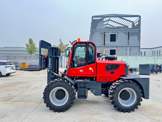 Diesel 4WD Rough Terrain Forklift with Cab