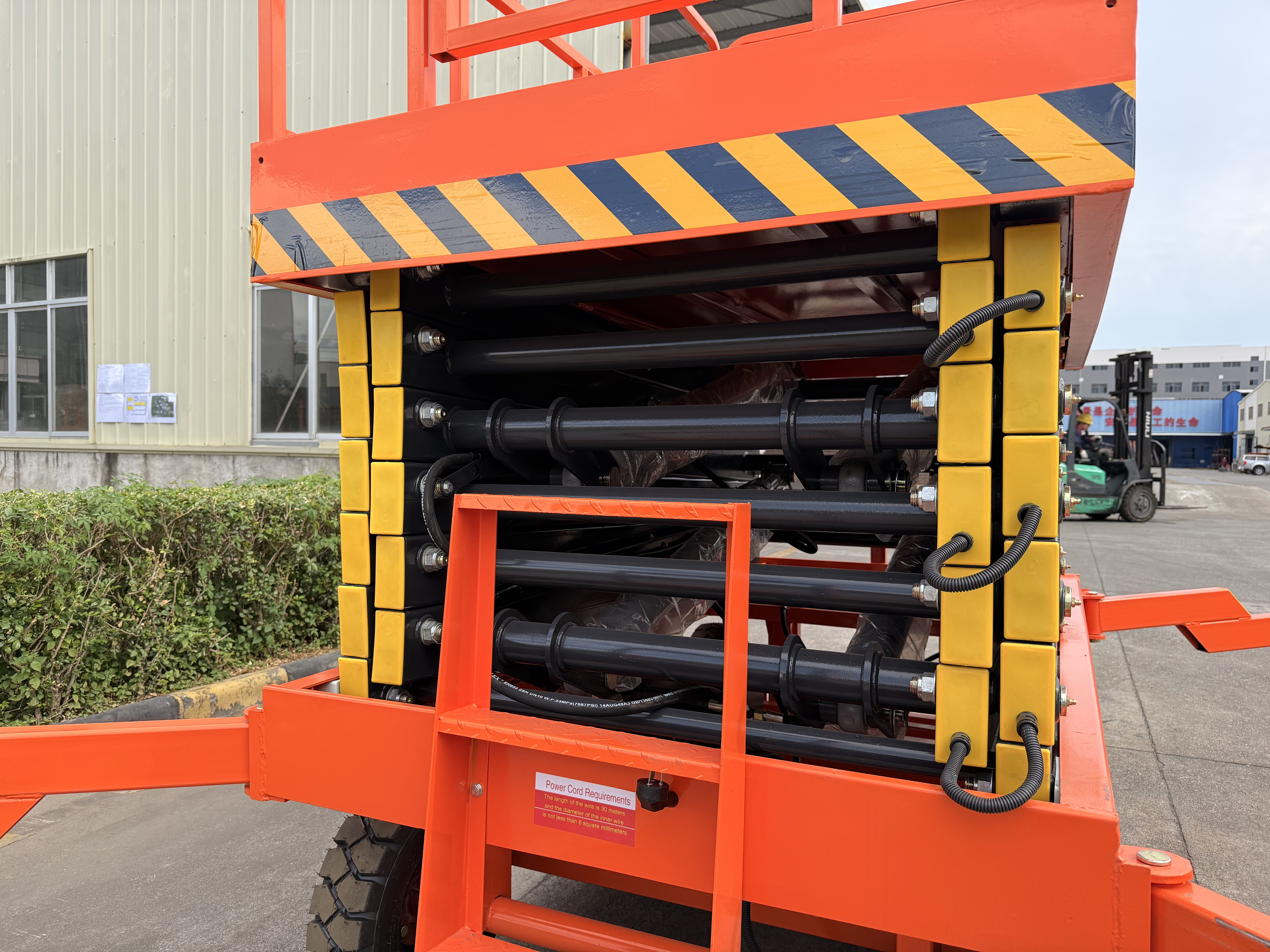 warehouse scissor lift