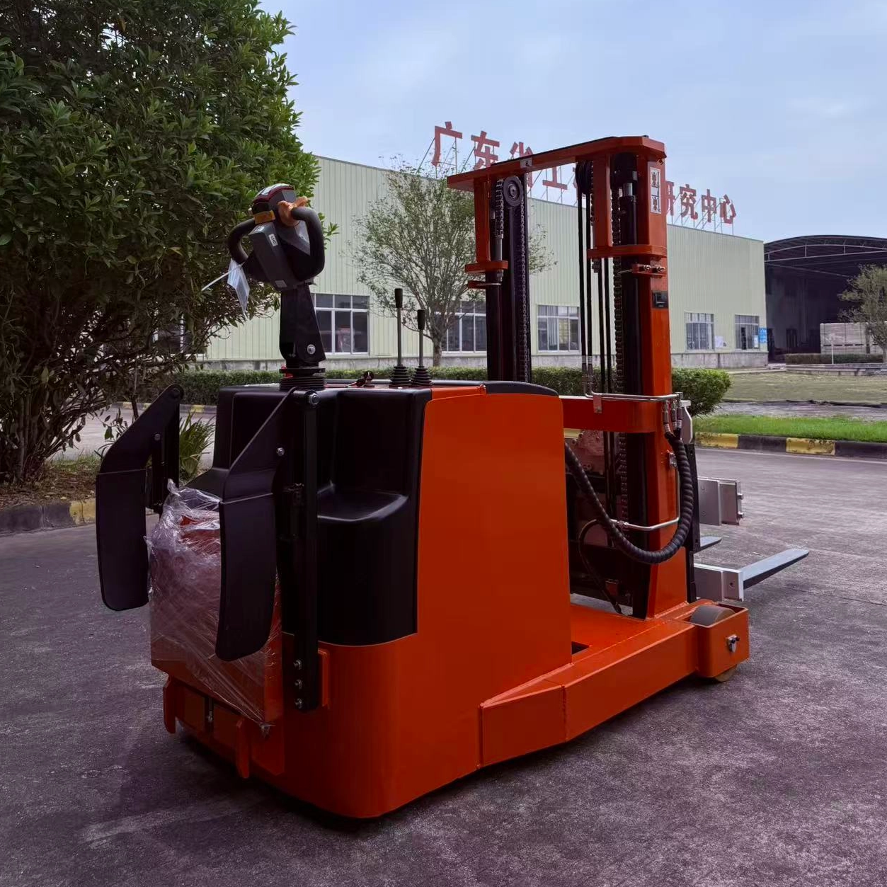 How Much Weight Can a Reach Truck Lift?