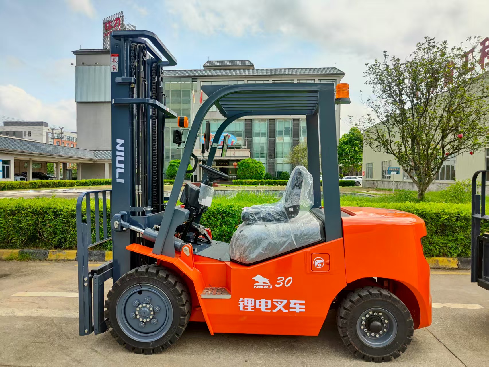 360 rotating forklift