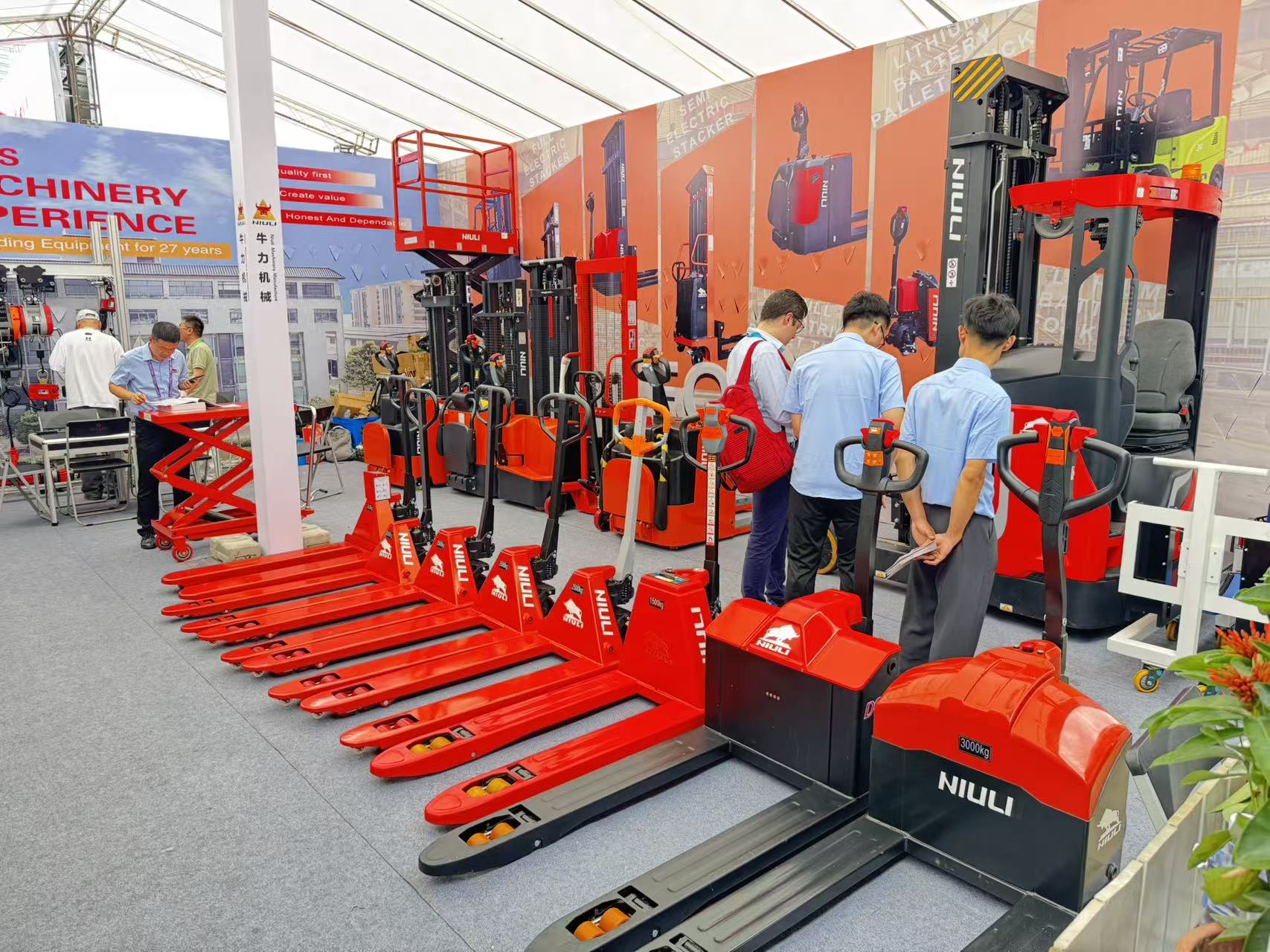 Hand Pallet Truck.jpg