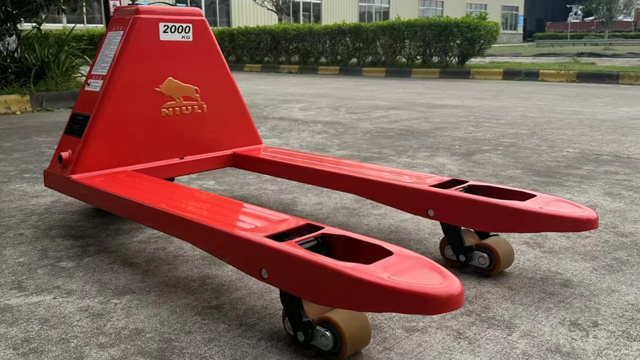 What is a Pallet Truck? A Complete Guide to Manual and Electric Models