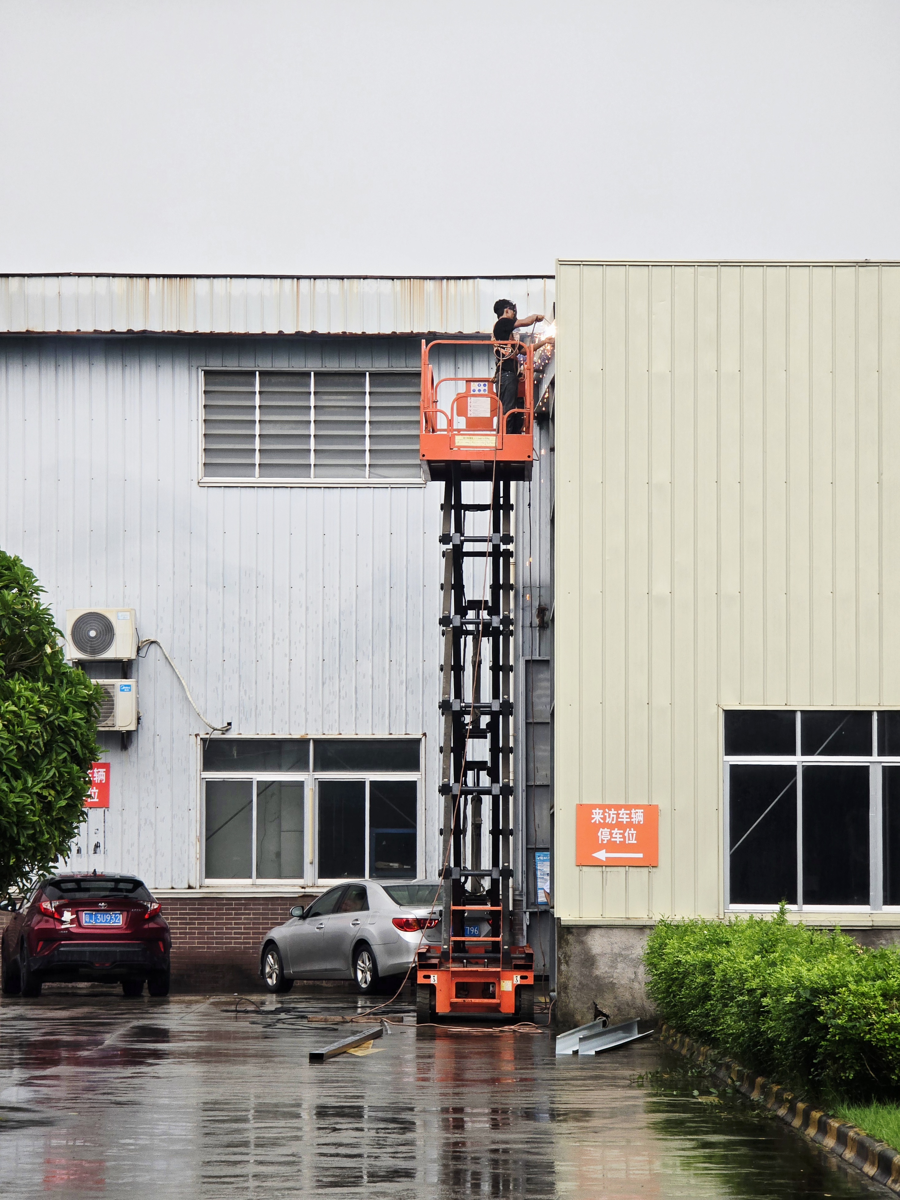scissor lifting platform