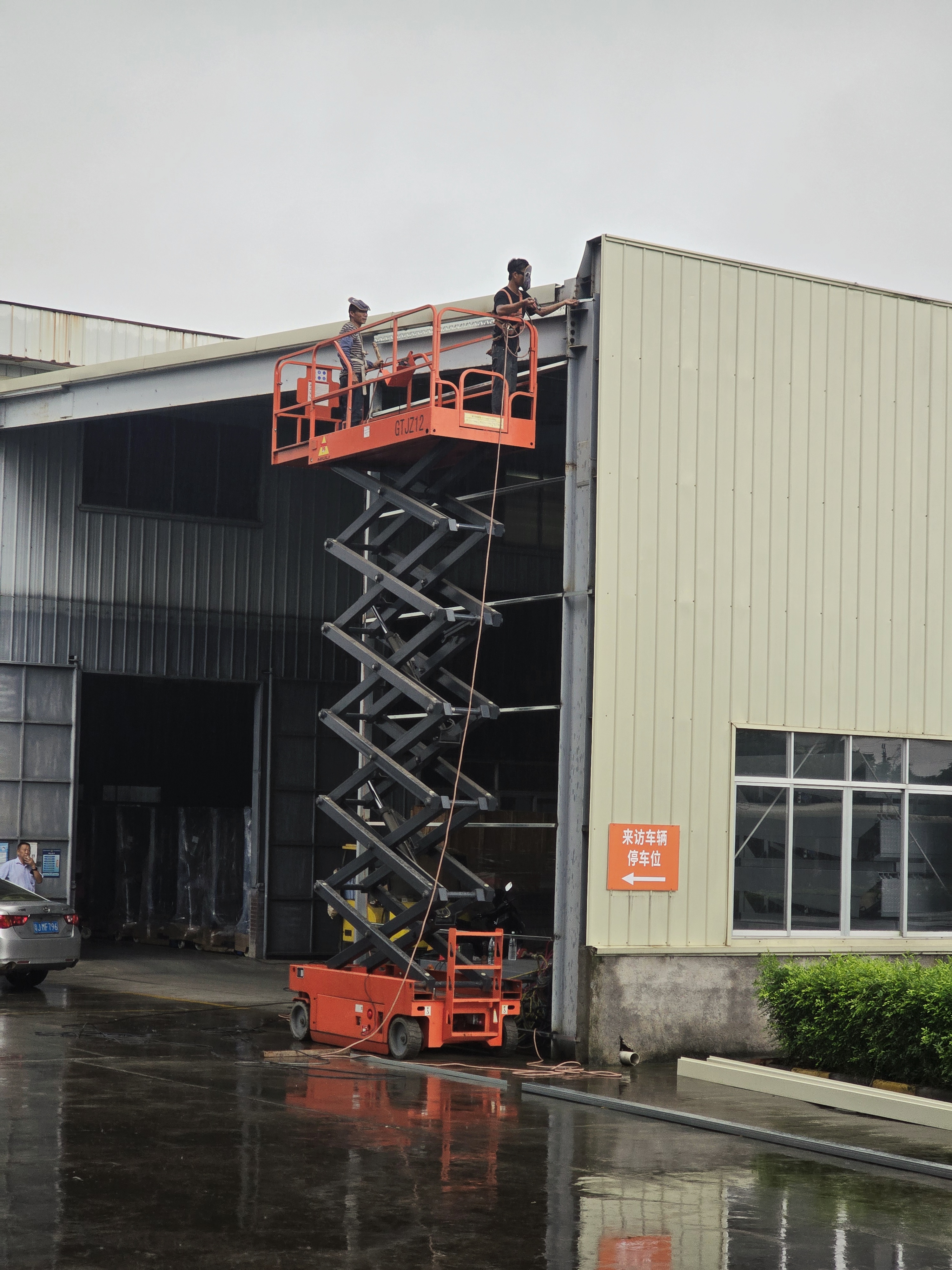 Self-Propelled Scissor Lift Platform